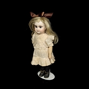 Muñeca de porcelana Etienne Denamur (Bébé E. D.), París, Francia, c. 1900