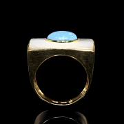 Anillo de turquesa y nácar en oro amarillo de 18k