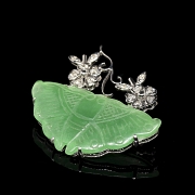 Broche en oro blanco de 18k con jade y diamantes