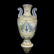 胡安·鲁伊斯·德·卢纳（1863–1945）花卉双耳瓶，20世纪早期