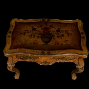 Mesa baja de madera estilo Luis XV, s.XX