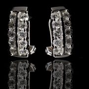 Par de pendientes en oro blanco de 18k y diamantes