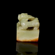 Yellow jade seal carved with the character ‘Beast’, Qing dynasty