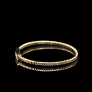 Pulsera rígida de oro amarillo de 18 kt con diamantes