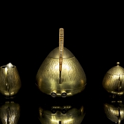 Juego de té en latón martillado. Diseño de Peter Behrens, Therma (Suiza), c. 1910-1920