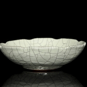 Plato de cerámica lobulado 