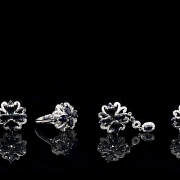Conjunto en oro blanco de 18K con zafiros y diamantes
