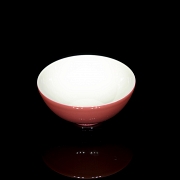 Taza de porcelana con esmalte rosado, con marca Yongzheng