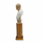 Busto sobre pedestal 