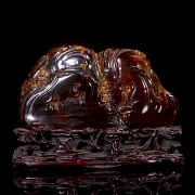 Adorno de ámbar tallado