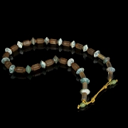 Collar de cuarenta y un cuentas de ágata, dinastía Liao