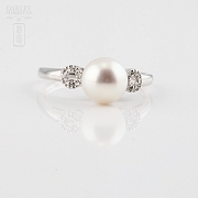 白珍珠配钻石18K白金戒指 - 1