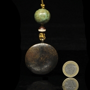 Antiguo colgante astrológico de bronce y turquesa, Tíbet