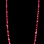 Collar largo de cuentas de rubí