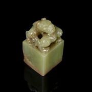 Yellow jade seal ‘Dragon’, Qing dynasty