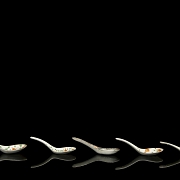 Conjunto de cinco cucharas de porcelana esmaltada, s.XIX - XX - 5