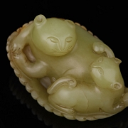 Figura de jade amarillo