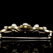 Broche victoriano de oro amarillo 18k con perlas y brillantes