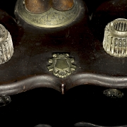 Escribanía victoriana de madera y asta de ciervo