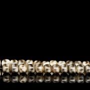 ‘Mala’ necklace with agate beads, Tang style