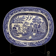 柳树纹托盘，F. Primavesi & Sons，威尔士卡迪夫。19世纪。