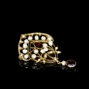 Broche de oro amarillo con granate y perlas, estilo Victoriano