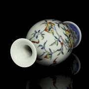 Porcelain vase ‘Peaches and bats’, with Yongzheng mark