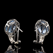 Earrings in 18kt white gold with topaz and diamonds - 3