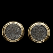 Juego de pulsera y pendientes de oro amarillo con monedas antiguas