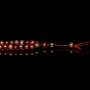 Mālā de ciento ocho cuentas de jade rojo, dinastía Qing
