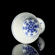 Pequeña copa de porcelana esmaltada