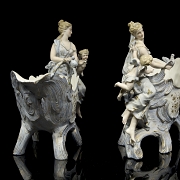 一對瓷質中心擺飾“仙女”，19世紀晚期 - 2