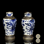 Pareja de pequeños jarrones esmaltados 
