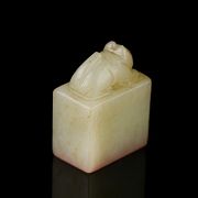 Hetian white jade seal ‘Cat’, Qing dynasty