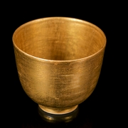 Pair of gold-coloured porcelain cups, marked Kangxi