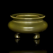 Olive green porcelain tripod incense burner, with Qianlong seal