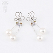 pendientes  largos zafiros0.56cts  y diamantes 0.25cts en oro blanco de 18k