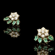 18k yellow gold earrings with emeralds and diamonds