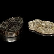 一对雕刻牌匾，题为《神与龙》，20世纪 - 5