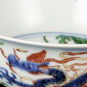 Cuenco de porcelana con esmalte wucai 