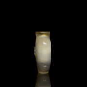 Carved agate “Bat” snuff bottle, Qing dynasty - 1