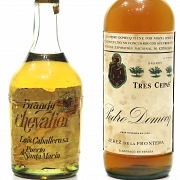 Dos botellas de brandy “Chevalier” y “Tres Cepas” - 1