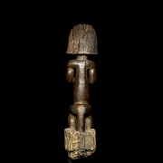 Figura relicario africana