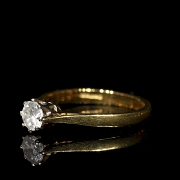 Antiguo anillo solitario de oro amarillo con diamante