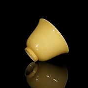 Cuenco de porcelana con esmalte amarillo, dinastía Ming
