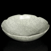 Plato de cerámica lobulado 
