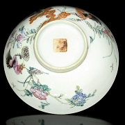 An enameled porcelain 
