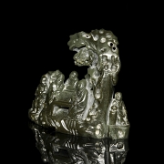 Figura de jade verde espinaca 