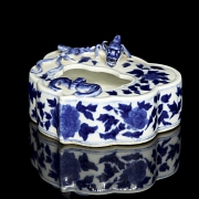 Tintero de porcelana azul y blanca 