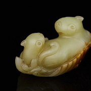 Figura de jade amarillo